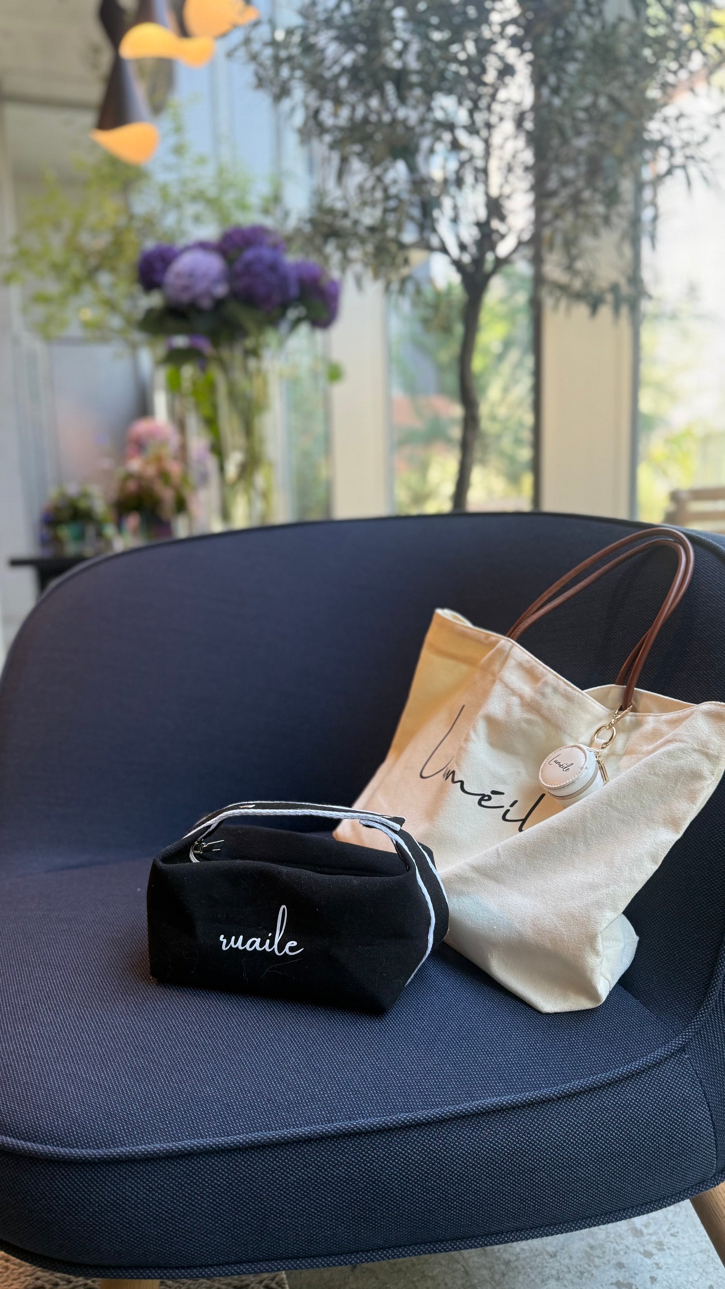 ロゴハンドルポーチ